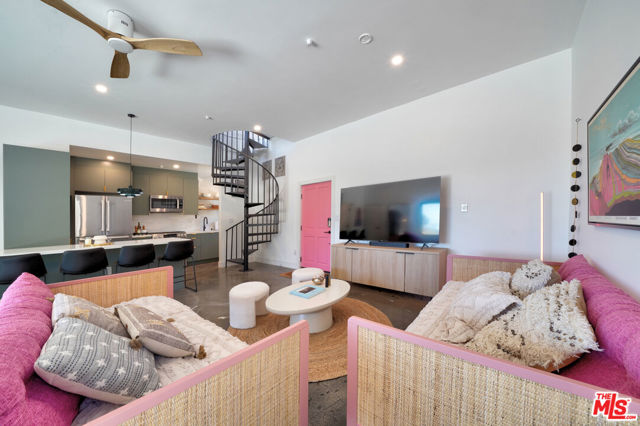 24641 Piuma Road, Malibu CA: https://media.crmls.org/mediaz/98af24a2-2d92-4093-80d1-e13f149cd8f2.jpg