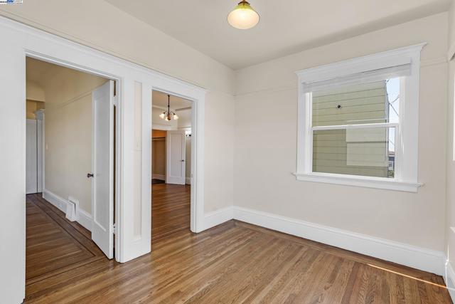 4134 Fulton St, San Francisco CA: https://media.crmls.org/mediaz/98b05dde-b0a1-4153-812f-f33011b1f9a6.jpg