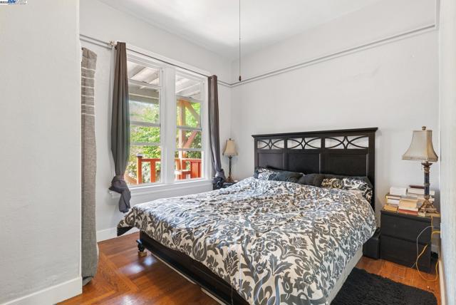 1706 Fairview St, Berkeley CA: https://media.crmls.org/mediaz/98b11a78-2a0b-40ff-aca7-c6e04a4dac0a.jpg