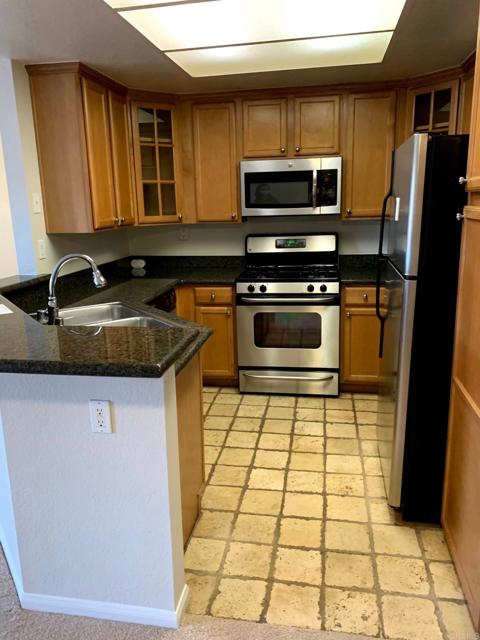 Detail Gallery Image 10 of 29 For 12560 Carmel Creek Rd, San Diego,  CA 92130 - 2 Beds | 2 Baths