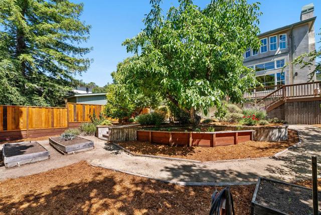 221 Sunset Terrace, Scotts Valley CA: https://media.crmls.org/mediaz/98b17572-87ef-4d0b-9e97-444a85acb6de.jpg