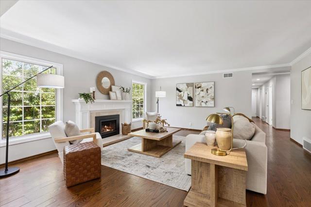 471 Claremont Way, Menlo Park CA: https://media.crmls.org/mediaz/98b2040d-a00b-42cf-aecb-8eb61ed84393.jpg