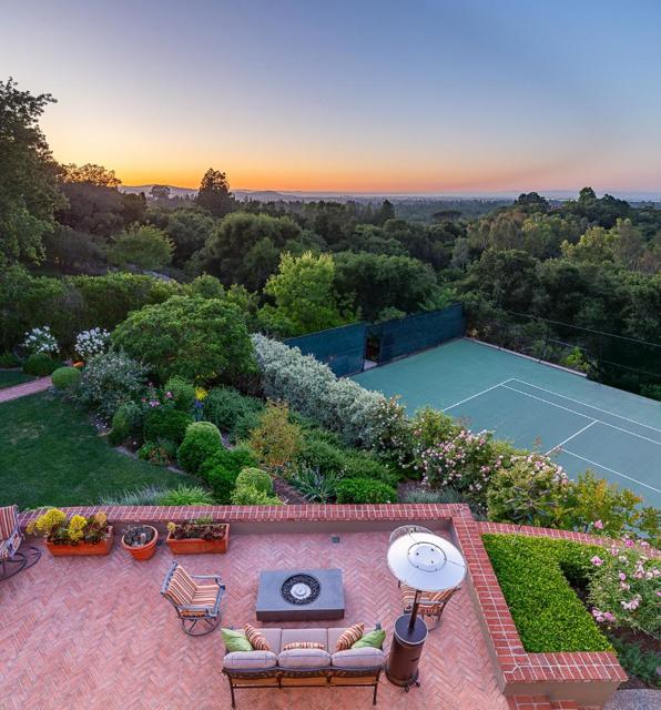 1205 Trinity Drive, Menlo Park CA: https://media.crmls.org/mediaz/98b22bae-20eb-46e5-8cb3-c870c335b991.jpg