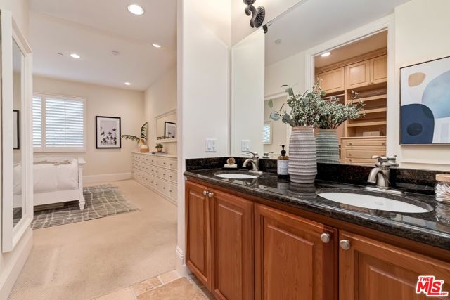 16123 W SUNSET Boulevard, Pacific Palisades CA: https://media.crmls.org/mediaz/98b23a01-5501-45a5-b670-4c94088896ff.jpg