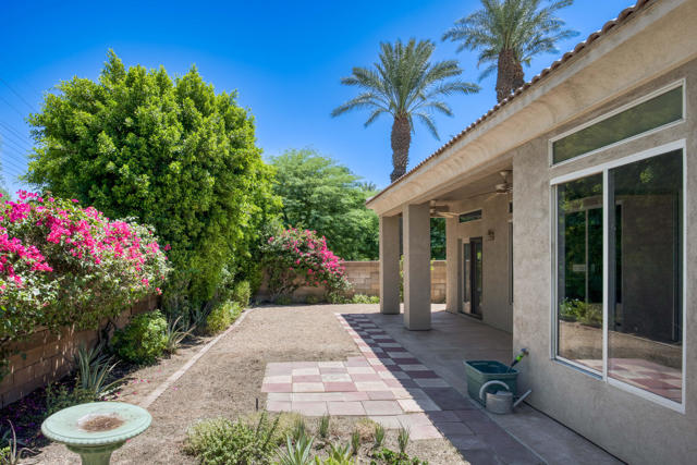 44010 Royal Troon Drive Drive, Indio CA: https://media.crmls.org/mediaz/98b25963-40cb-4265-bdd3-ab77294214fc.jpg