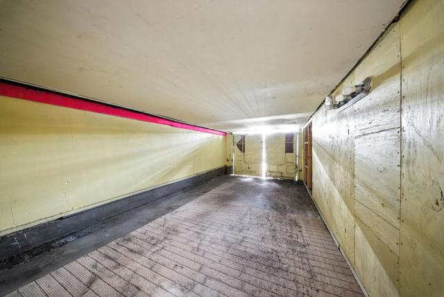 943 26th Street, Oakland CA: https://media.crmls.org/mediaz/98b2b04c-679e-415f-aeeb-dc9b839ab9e4.jpg