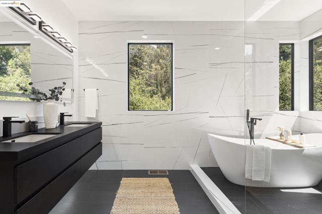 7270 Woodrow Dr, Oakland CA: https://media.crmls.org/mediaz/98b2db91-6509-4fd6-baef-55191e48a80b.jpg