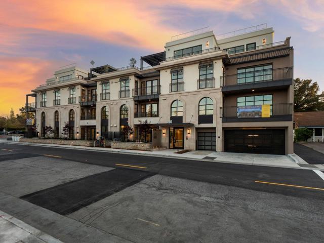 450 1st Street, Los Altos CA: https://media.crmls.org/mediaz/98b33cba-cdde-46c2-a5ba-a0834db1b806.jpg