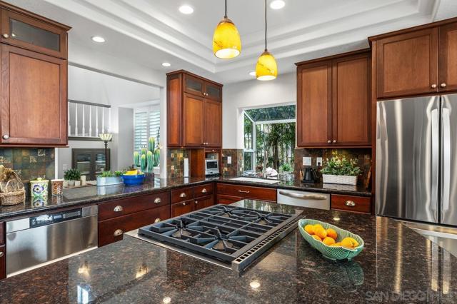 7521 Navigator Circle, Carlsbad CA: https://media.crmls.org/mediaz/98b344ac-b4f6-41d4-9f4a-26a19399d045.jpg