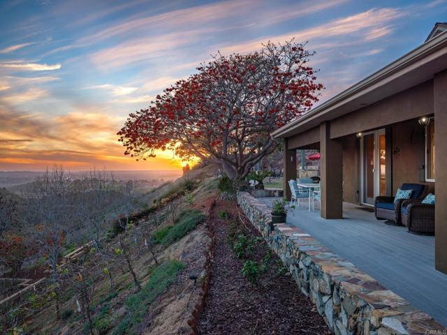 30419 Canyon Estates Road, Vista CA: https://media.crmls.org/mediaz/98b37fec-5d6f-4875-89b1-61786c7bee91.jpg