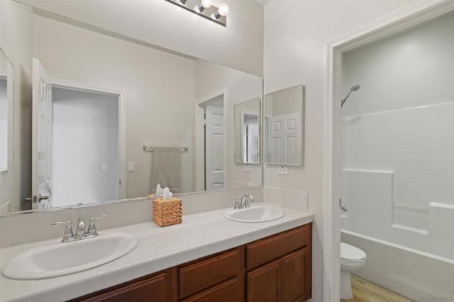 1445 Caminito Sicilia, Chula Vista CA: https://media.crmls.org/mediaz/98b3ca0d-6885-4590-866f-35413a6d8220.jpg