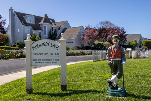 21 Pinehurst Lane, Half Moon Bay CA: https://media.crmls.org/mediaz/98b402cc-89b1-478d-90bb-753a085ed1bf.jpg