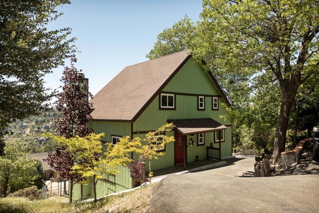 1141 Grass Valley Road, Lake Arrowhead CA: https://media.crmls.org/mediaz/98b405b1-e400-40b7-8030-040298f81310.jpg