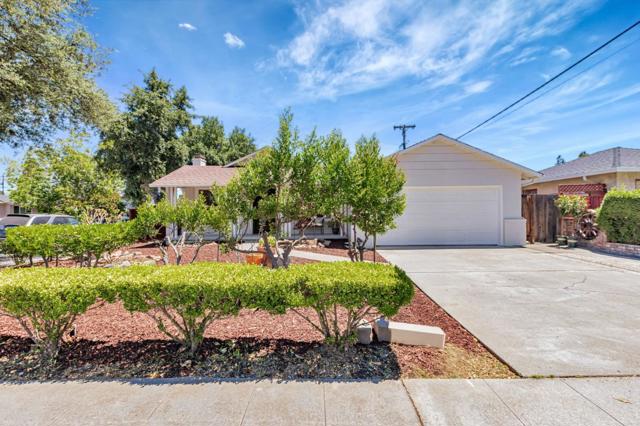 402 S Mary Avenue, Sunnyvale CA: https://media.crmls.org/mediaz/98b421ea-2f78-4a64-a88b-77f47256f031.jpg