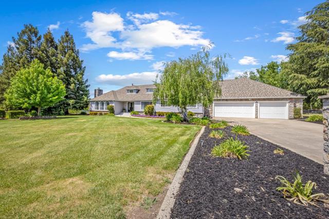 14830 Bartlett Court, San Martin CA: https://media.crmls.org/mediaz/98b56ad8-f8bb-4af8-9da8-497afc8d7c9e.jpg