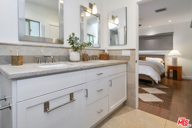 3471 Woodcliff Road, Sherman Oaks CA: https://media.crmls.org/mediaz/98b57a8b-1189-417d-80c5-7958a99101ee.jpg