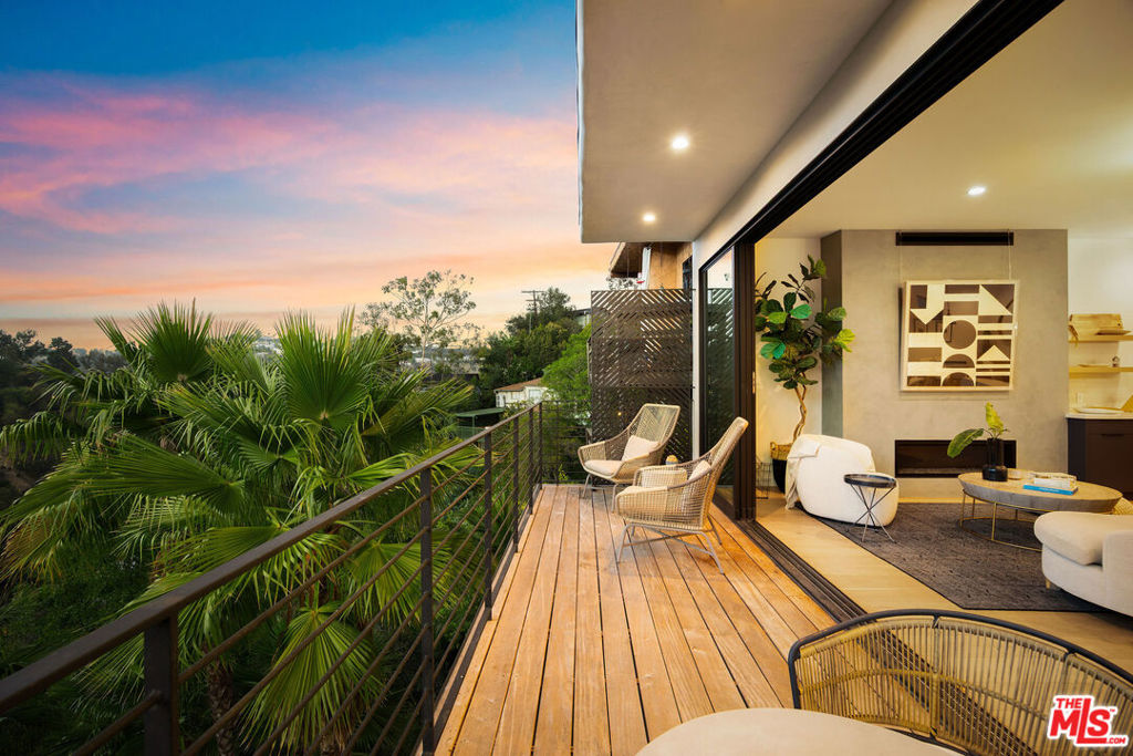 8309 Yucca Trail — Contemporary