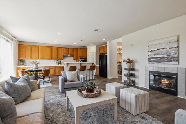 4276 Bay Crest Circle, Seaside CA: https://media.crmls.org/mediaz/98b5b526-f22f-4e17-b1c2-068e604717d6.jpg