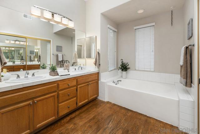 11078 Caminito Alegra, San Diego CA: https://media.crmls.org/mediaz/98b62678-113d-4e34-8ae1-c875a8a6b4e2.jpg