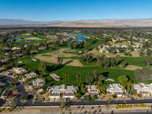35 Mission Court Court, Rancho Mirage CA: https://media.crmls.org/mediaz/98b6403f-ca01-4151-990d-464089d04a7c.jpg