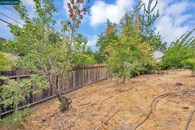 92 Gaywood Pl, Moraga CA: https://media.crmls.org/mediaz/98b6af06-6602-46c0-8f47-d8e1c3f1e388.jpg