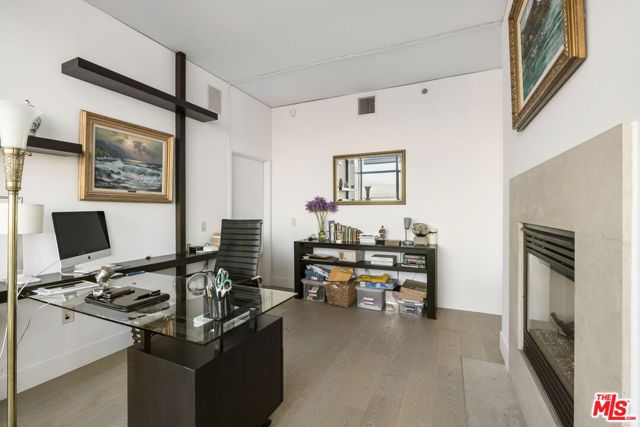 13650 Marina Pointe Drive, Marina del Rey CA: https://media.crmls.org/mediaz/98b6f5a4-1aad-443b-beae-408443aee51a.jpg