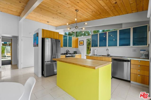 888 E Janet Circle, Palm Springs CA: https://media.crmls.org/mediaz/98b73345-9b2f-4159-a855-4509b2301cb6.jpg