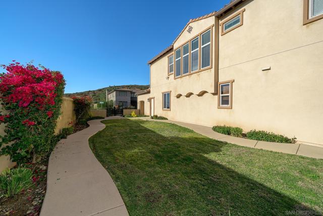 847 Cannondale Ct, San Marcos CA: https://media.crmls.org/mediaz/98b78c2f-3065-4522-bb4b-073a05e2d01e.jpg