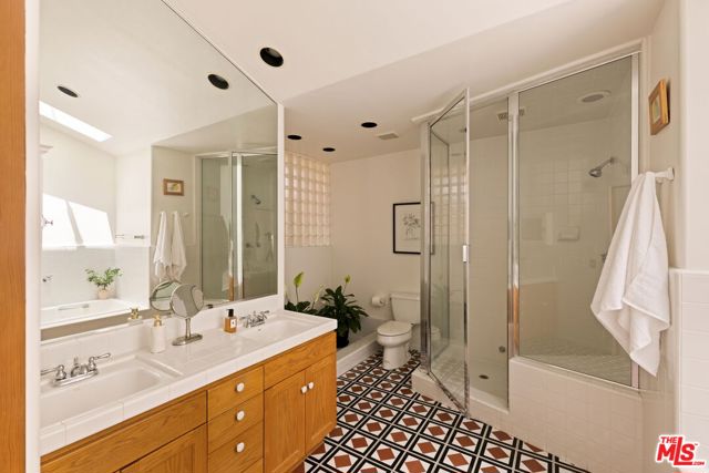 306 AMALFI Drive, Santa Monica CA: https://media.crmls.org/mediaz/98b83127-651f-44b8-966a-6ab0a31de340.jpg