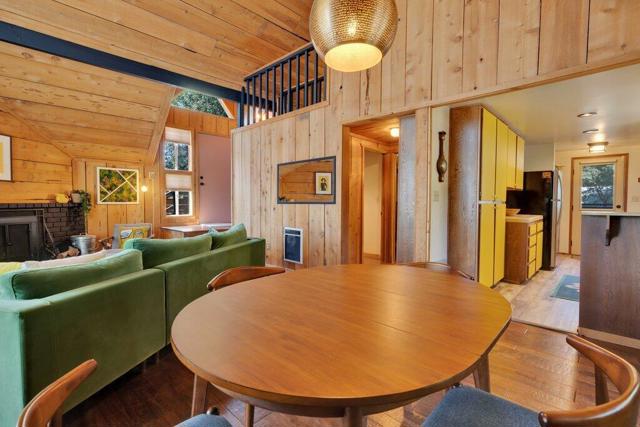 26785 Crestview Drive, Idyllwild CA: https://media.crmls.org/mediaz/98b84ead-6a02-4833-a986-7a57ac919d2b.jpg