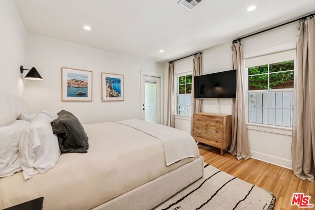 555 N Irving Boulevard, Los Angeles CA: https://media.crmls.org/mediaz/98b93f06-11d4-4362-b4bc-c318efded426.jpg