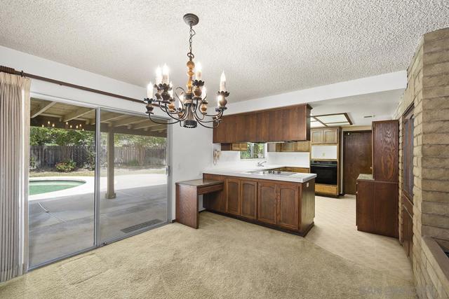 3718 Barbic Ct, Spring Valley CA: https://media.crmls.org/mediaz/98ba16ad-a1d4-4896-af2c-629485bf3184.jpg