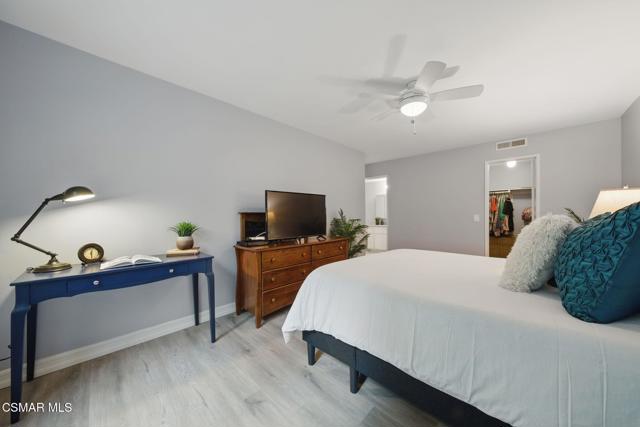 245 Oakleaf Drive, Thousand Oaks CA: https://media.crmls.org/mediaz/98ba4c20-d9a2-484d-9dea-2907a27759df.jpg