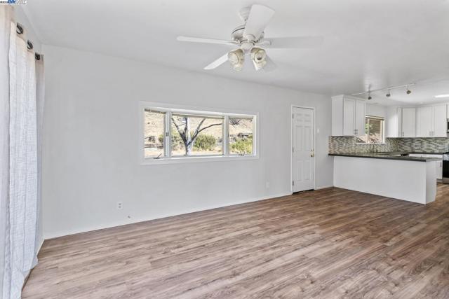 2592 Caballo Ranchero Dr, Diablo CA: https://media.crmls.org/mediaz/98ba8bda-59e3-4a09-9b89-f0b612c3bba7.jpg