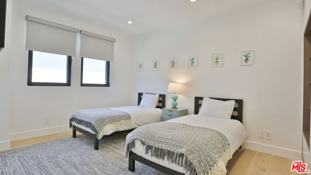 842 S Ogden Drive, Los Angeles CA: https://media.crmls.org/mediaz/98baf914-76f5-4576-9f88-28e39cd7b861.jpg