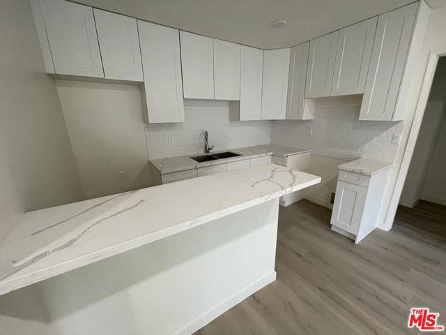 553 N Flores Street, West Hollywood CA: https://media.crmls.org/mediaz/98bb09de-09da-47e8-8bb7-cb4155140488.jpg
