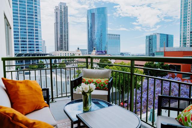 1240 India St, San Diego CA: https://media.crmls.org/mediaz/98bb1ded-dbf4-49d9-ab13-3fa3a37e998a.jpg