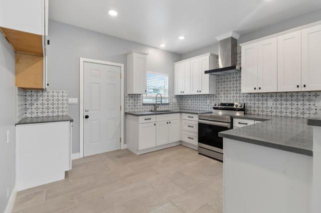 207 E San Luis Street, Salinas CA: https://media.crmls.org/mediaz/98bb22e7-3d7e-43af-ac07-cefdbf2b2509.jpg