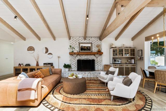 13953 Sagewood Dr, Poway CA: https://media.crmls.org/mediaz/98bbb186-e2a5-4793-bbda-2b7a3dc976c9.jpg