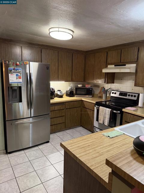 278 6th St, Richmond CA: https://media.crmls.org/mediaz/98bc7ded-4464-4fdc-94aa-41fa76671723.jpg