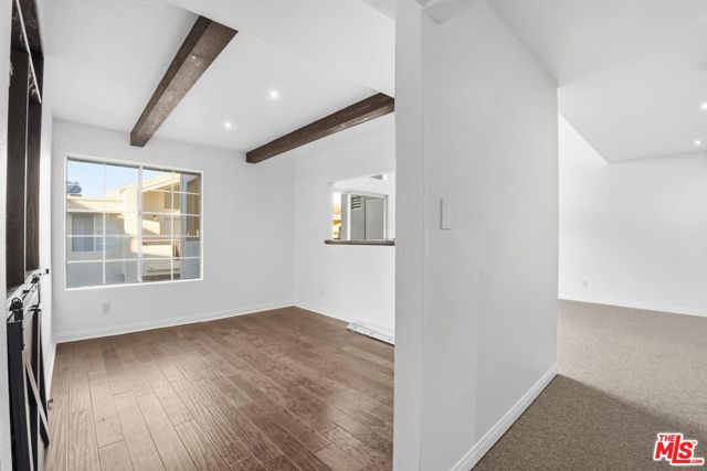 5530 Owensmouth Avenue, Woodland Hills CA: https://media.crmls.org/mediaz/98bcf542-68d8-4947-9676-993770f8929d.jpg