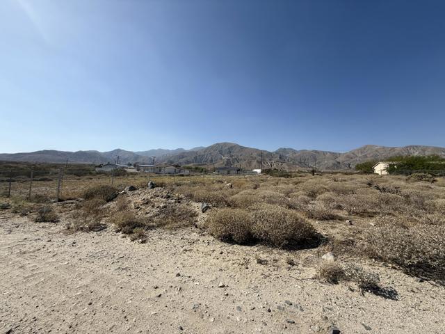 7 San Pierre Road, Whitewater CA: https://media.crmls.org/mediaz/98bd2609-8330-4986-a97b-ef4ecee3bfee.jpg