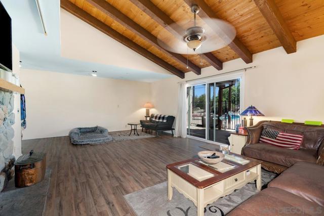 25980 Forest Dr, Escondido CA: https://media.crmls.org/mediaz/98bdca6c-3e50-44be-aa71-0a329a738853.jpg