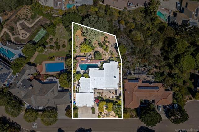 1640 El Paso Real, La Jolla CA: https://media.crmls.org/mediaz/98be5656-a9d5-4ce4-9ebf-72add1f96c74.jpg
