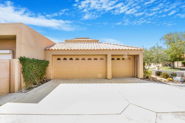 23 Pine Valley Drive, Rancho Mirage CA: https://media.crmls.org/mediaz/98bee890-15ef-42e1-8f1a-c51eb95244c5.jpg