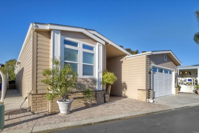 5188 Don Rodolfo Drive, Carlsbad CA: https://media.crmls.org/mediaz/98c01813-921f-45ed-9648-94f0a7060cbd.jpg