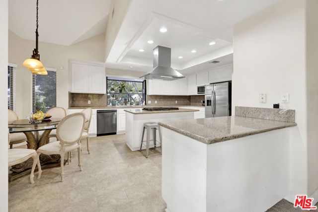 2200 Shenandoah Lane, Glendora CA: https://media.crmls.org/mediaz/98c075f2-defc-4e8a-a7fe-731ef93ca1aa.jpg