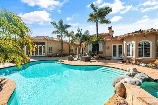 4695 Rancho Verde Trl, San Diego CA: https://media.crmls.org/mediaz/98c08c92-d4ee-4b05-93ee-3e4e684a98d5.jpg