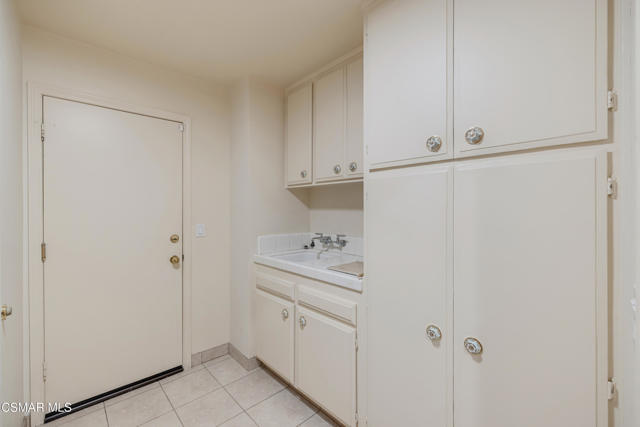 18128 Sandringham Court, Porter Ranch CA: https://media.crmls.org/mediaz/98c09092-860e-4436-94d5-6430b6fa71ca.jpg