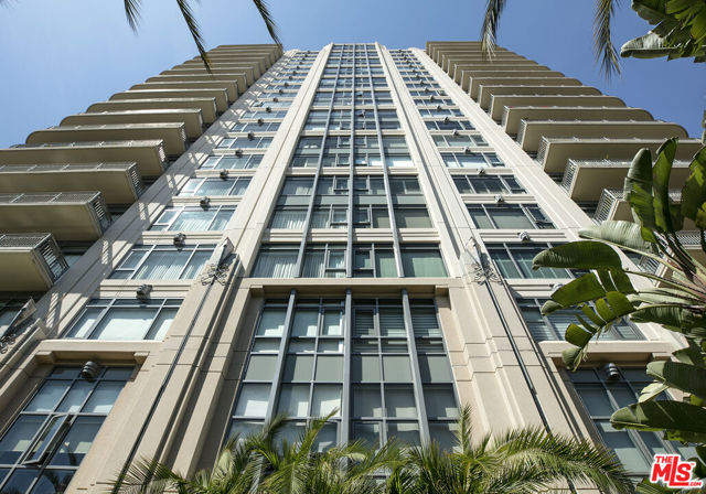 10800 Wilshire Boulevard, Los Angeles CA: https://media.crmls.org/mediaz/98c0ce75-edfd-4fd3-8841-027c30c7ad80.jpg